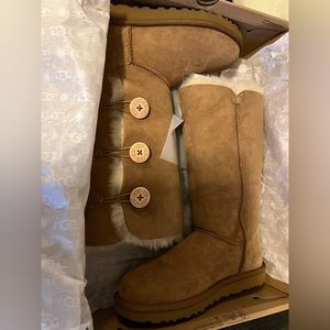 UGG Bailey button triplet II